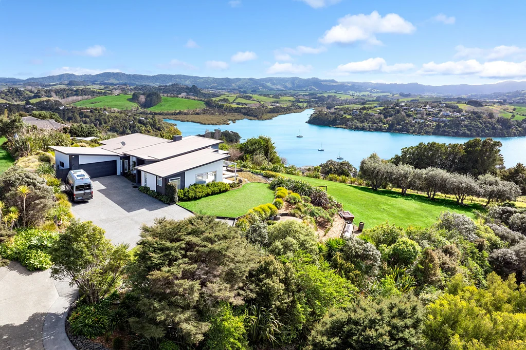 Sandspit 3 Slaapkamer Spectacular Views, Elevated Coastal Living