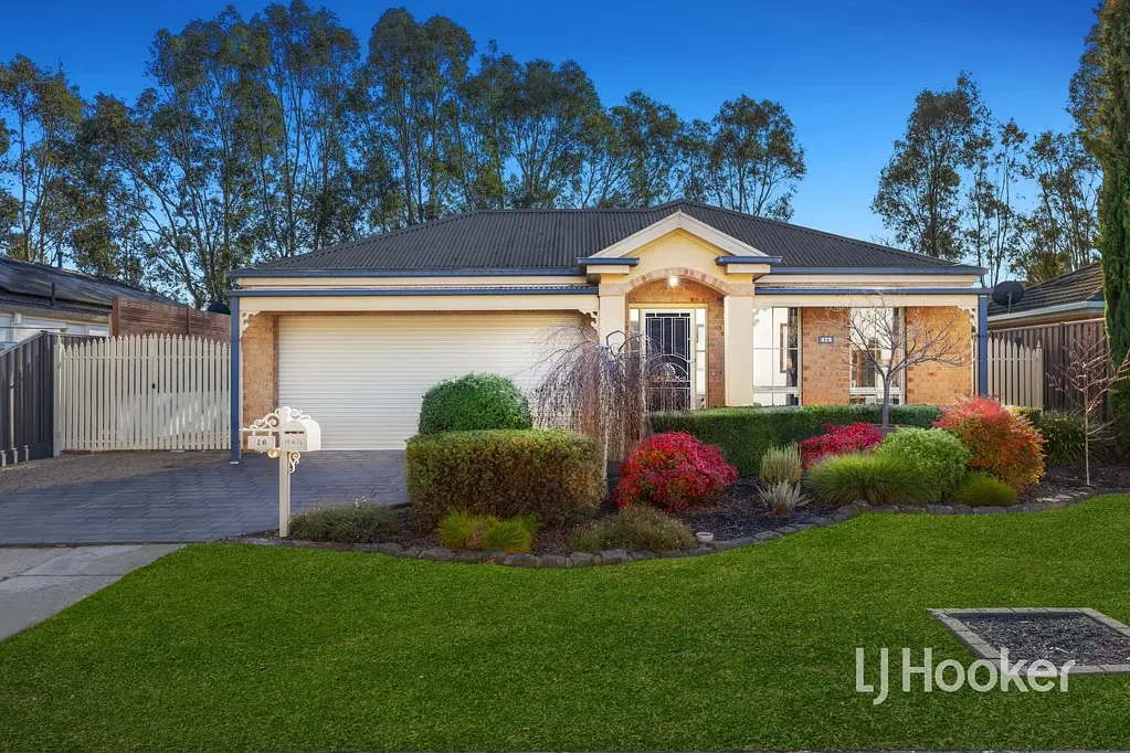 16 Dutton Close, Lynbrook, VIC 3975
