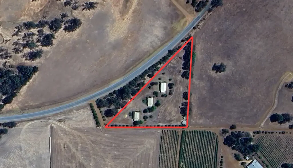 Wandering 6બેડરૂમ Three Homes on 1.6187 ha – A Rare Multi‑Dwelling Rural Opportunity