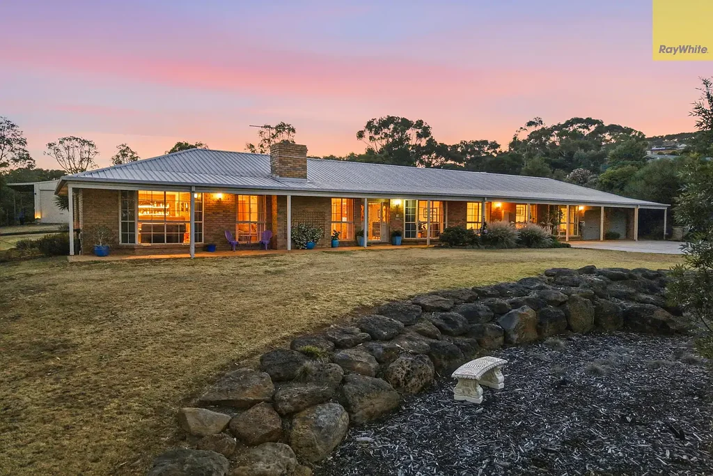 9 Swans Road, Darley, VIC 3340