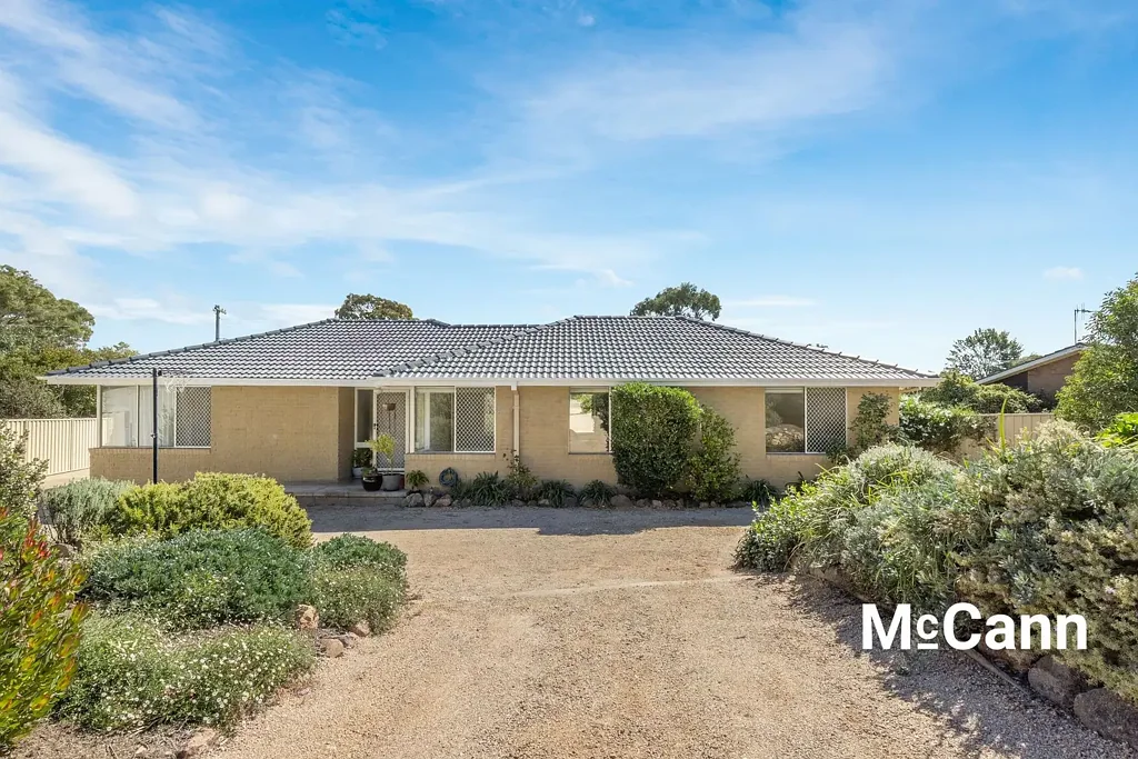 28 Sainsbury Street, Wanniassa, ACT 2903