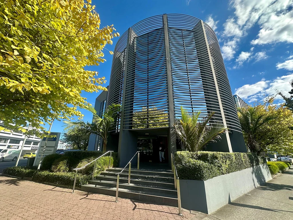 Newmarket High-Profile Office with Exceptional Parking