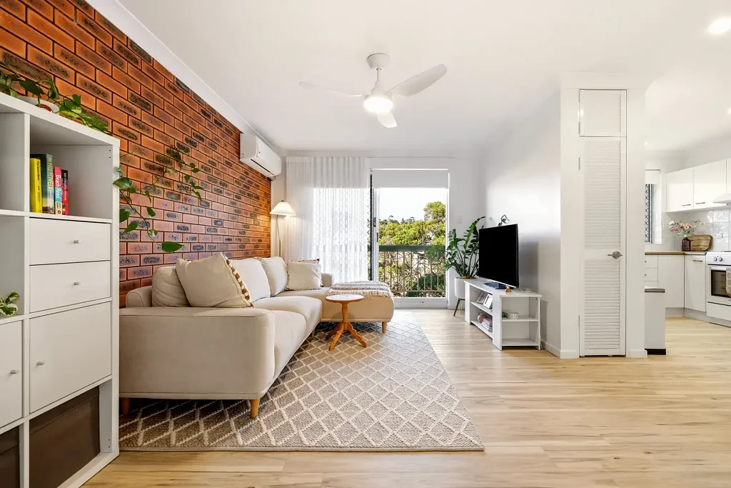 Coorparoo 2房 时尚、魅力、温馨：拎包入住，恭迎新主 Style, Charm, Warmth: Turnkey Ready for Next Owner