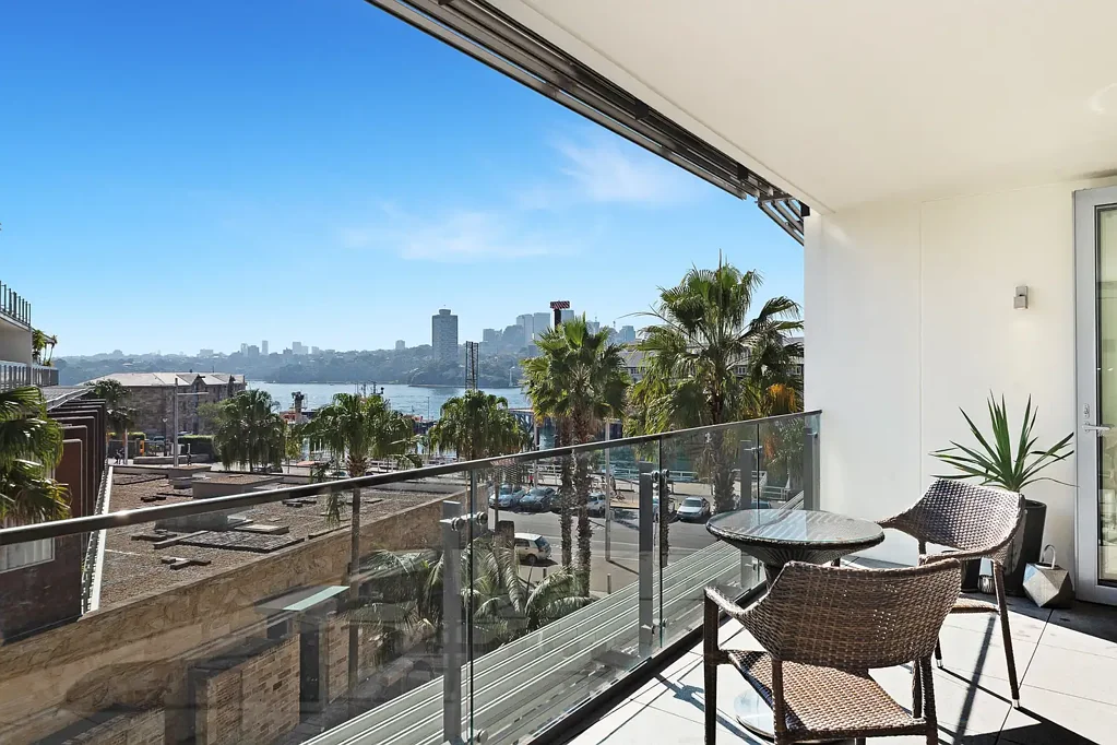 Fully-Furnished 2-Bedroom with Harbour Views in Walsh Bay