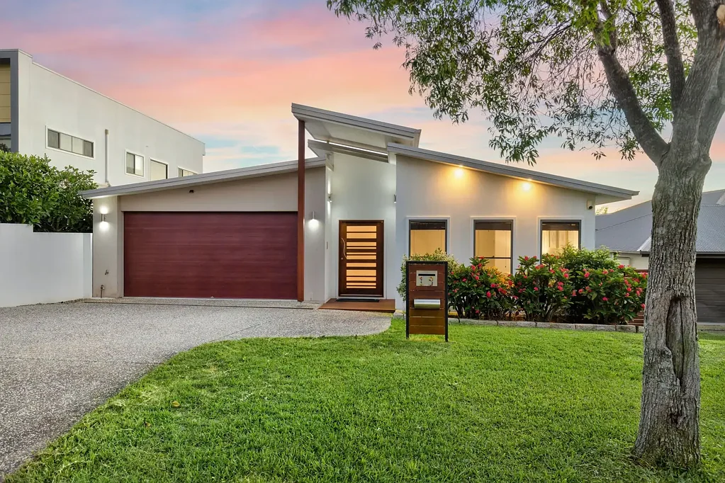 19 Birkenhead Place, Carindale, QLD 4152