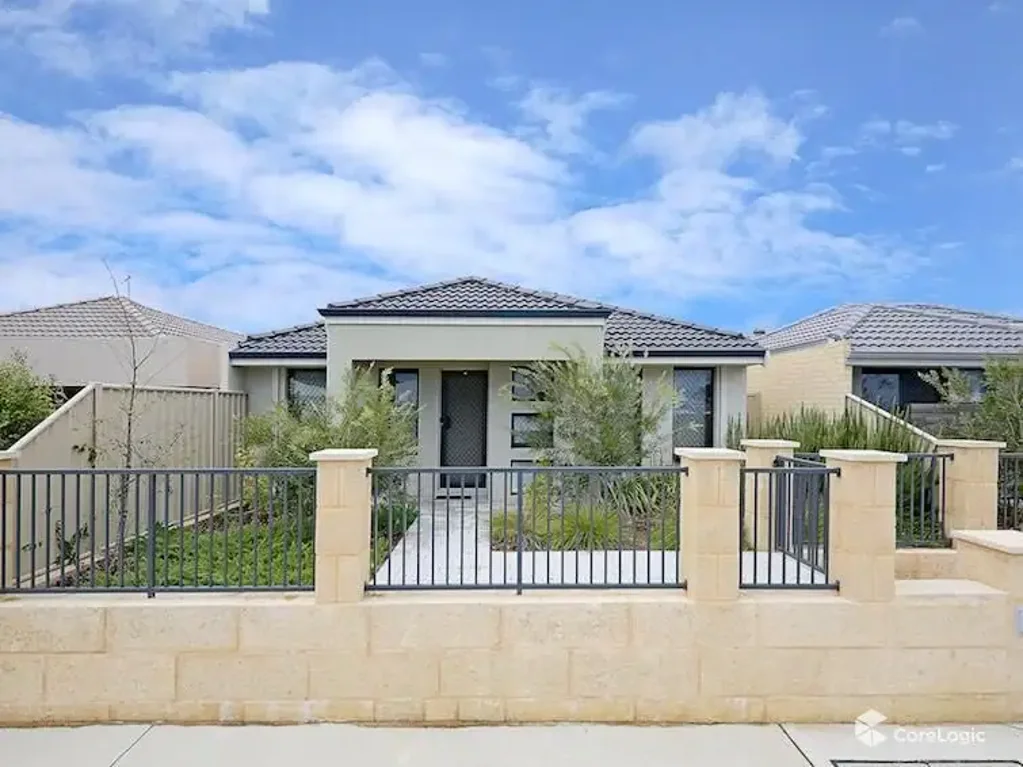 Location Location!!! Walk To Quarry Adventure Park