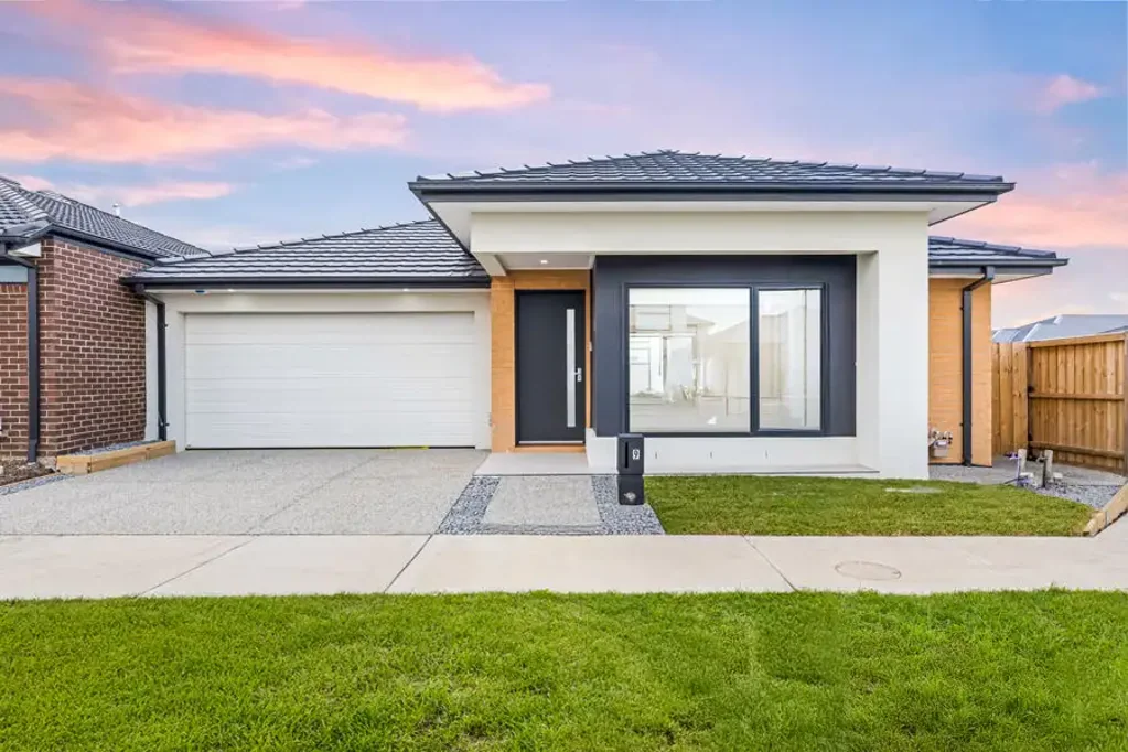 Mickleham 3ห้องนอน NEAR NEW LUXURY LIVING IN THE HEART OF MERRIFIELD
