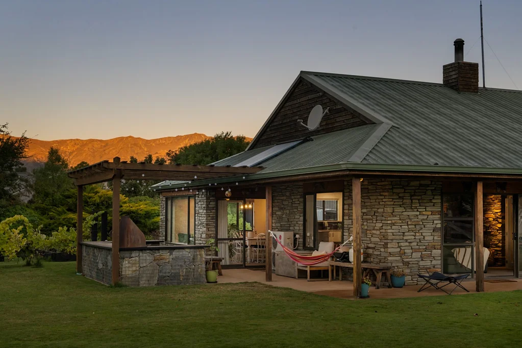 Lake Hawea 4 Slaapkamer Country feel, private retreat.