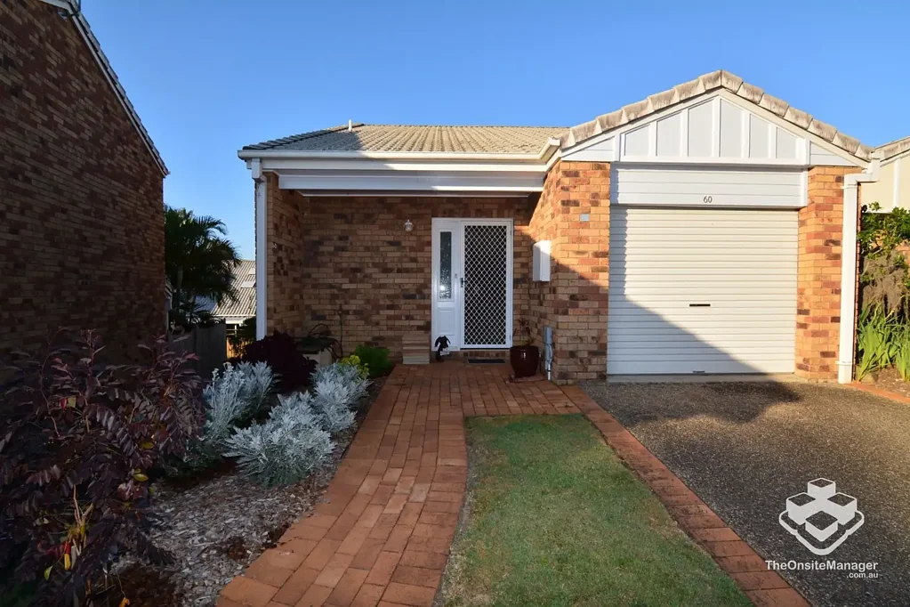 MODERN TOWNHOUSE FOR RENT