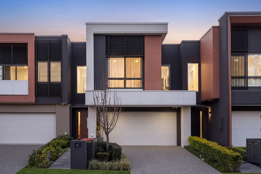Bella Vista 4कमरा Modern Living in the Highly Sought-After 'Essentia' Estate