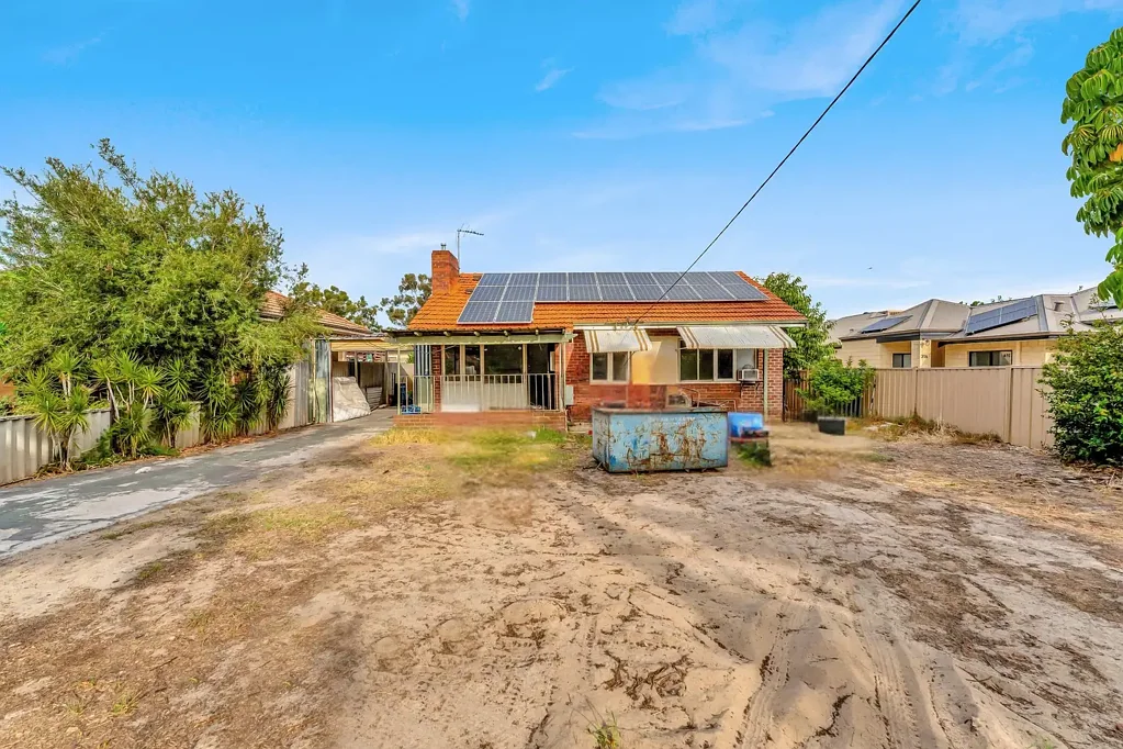 33 Hartfield Street, Queens Park, WA 6107