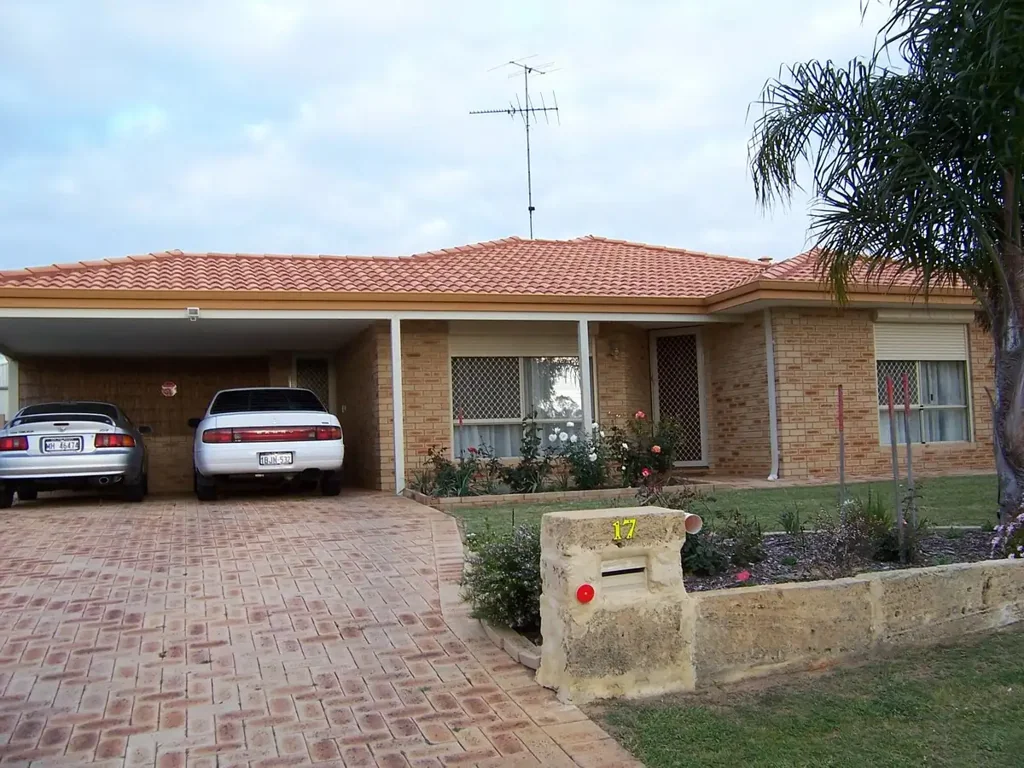 Spacious Family Home with Powered Workshop & Side Access.
