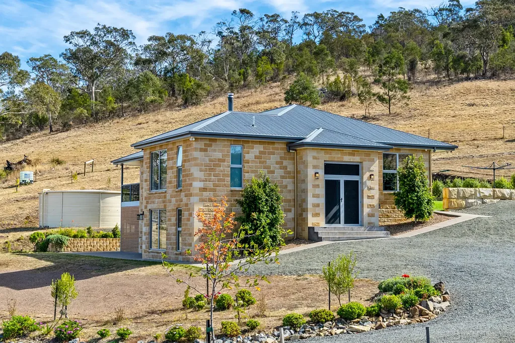 Richmond 4房  Near new home on acreage with potential plus