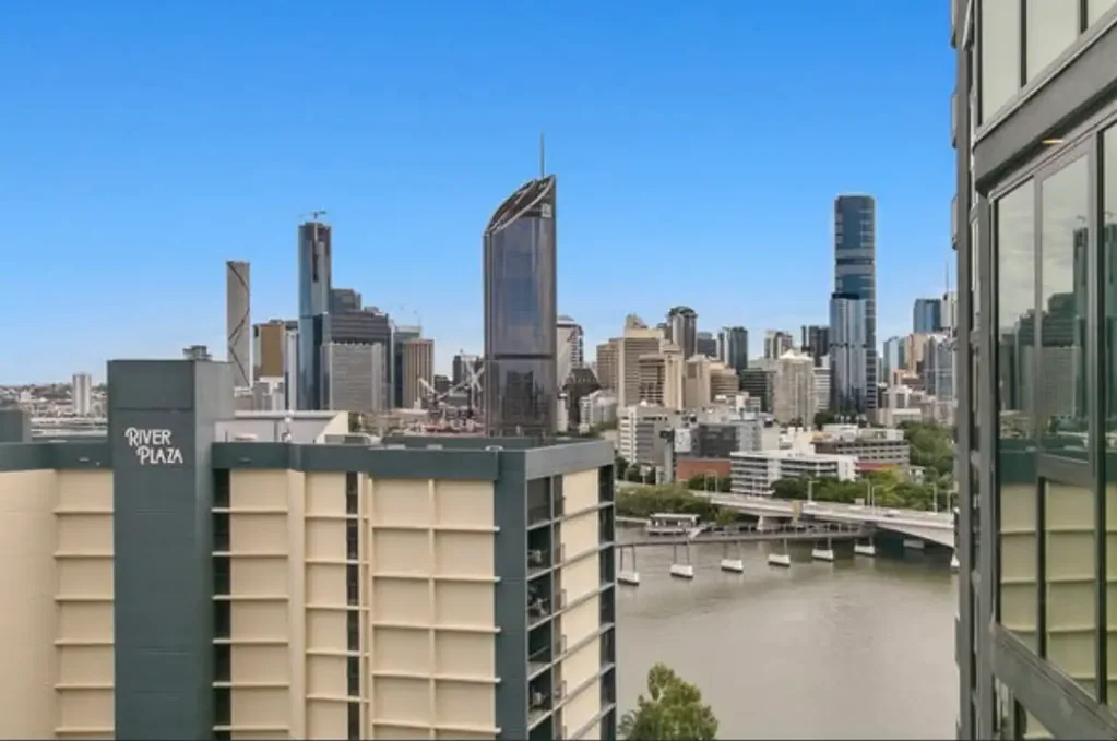 2 Bedroom apartment break lease $900 per week until 6/11/25 and new rent $950 per week