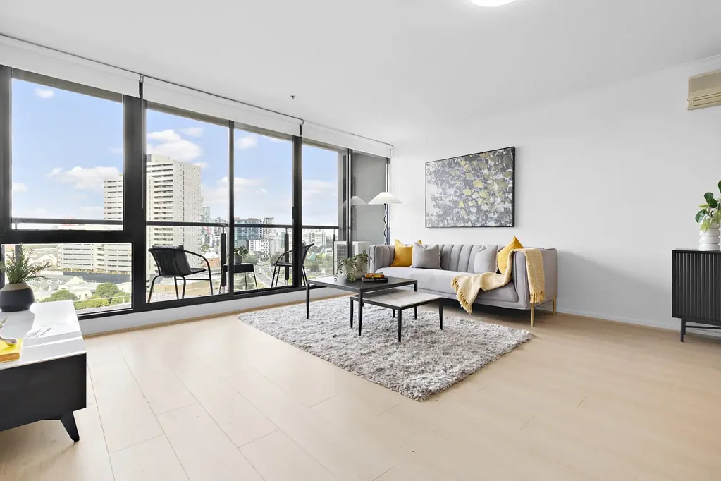 Southbank 2 Slaapkamer Sun-Drenched Corner Entertainer with Commanding Views
