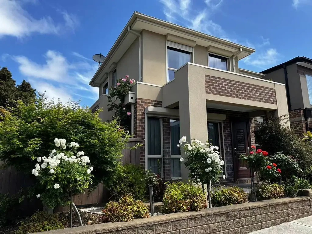 Elegant Freestanding Home in McKinnon School Zone – Premium Comfort & Lifestyle