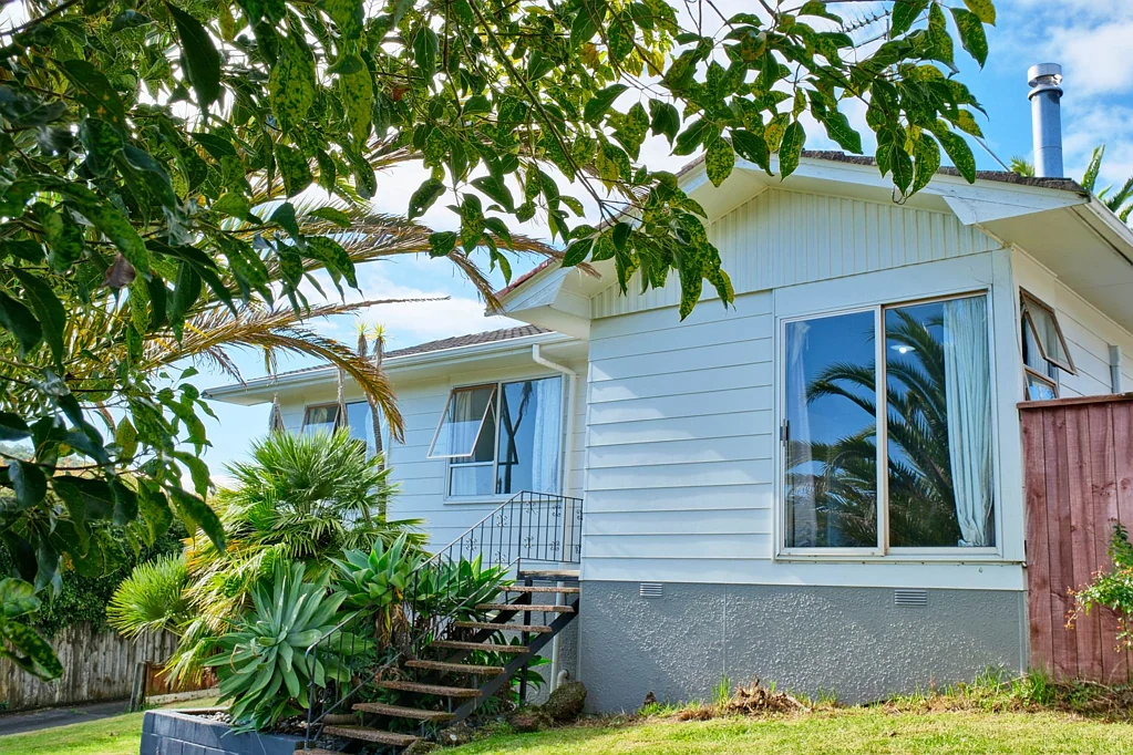 Bayview 3침실 Elevated  Freehold  Potential