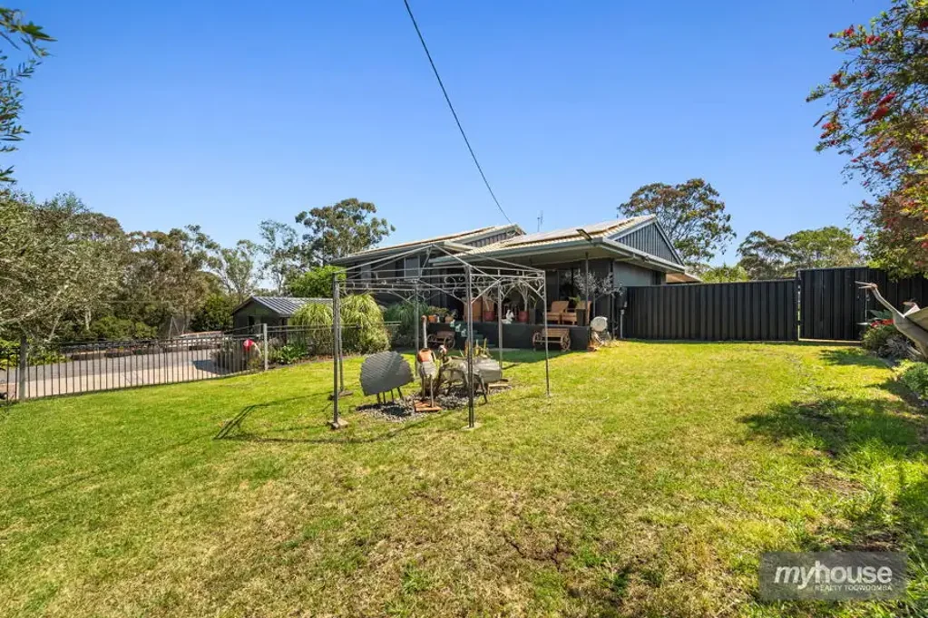 Torrington 4ਬੈੱਡਰੂਮ Dual-Living Lifestyle Opportunity on 3,923mÂ² - Ideal for Home Business or Extended Family Living!