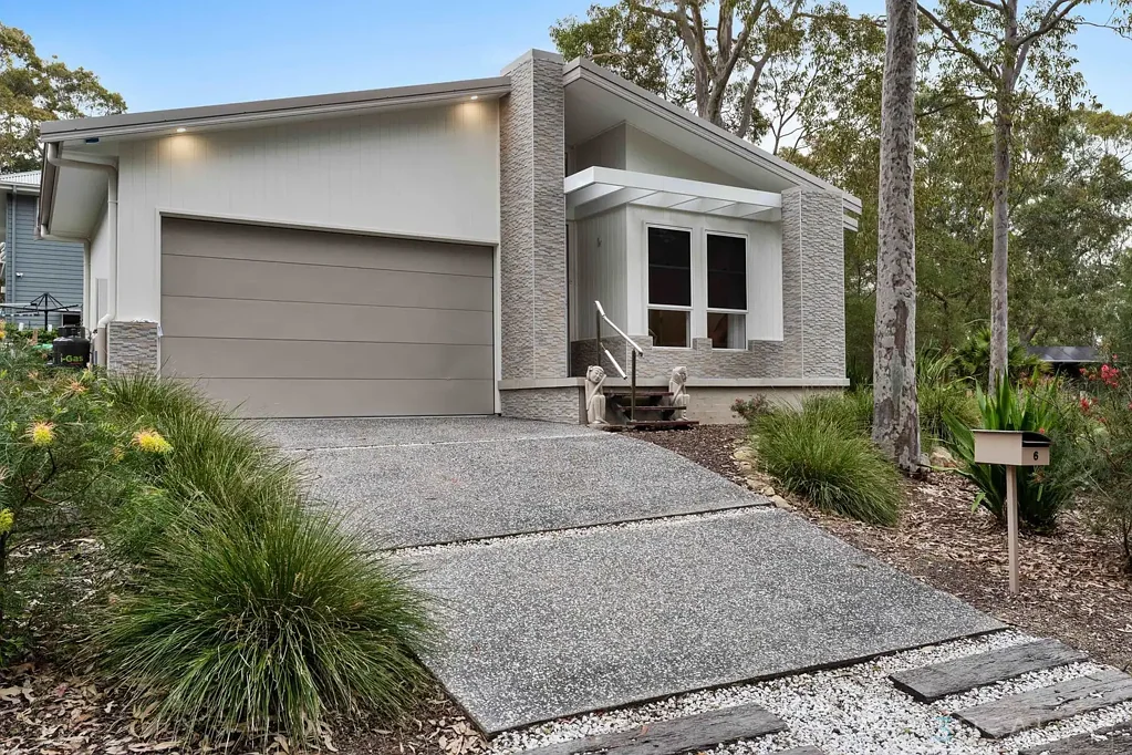 Murrays Beach 3 Bedroom Effortless Lakeside Living in the Heart of Murrays Beach