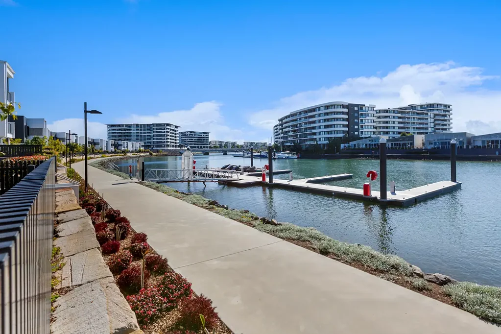 Hope Island 4房  CONTEMPORARY WATERFRONT LUXURY IN THE HEART OF HOPE ISLAND
