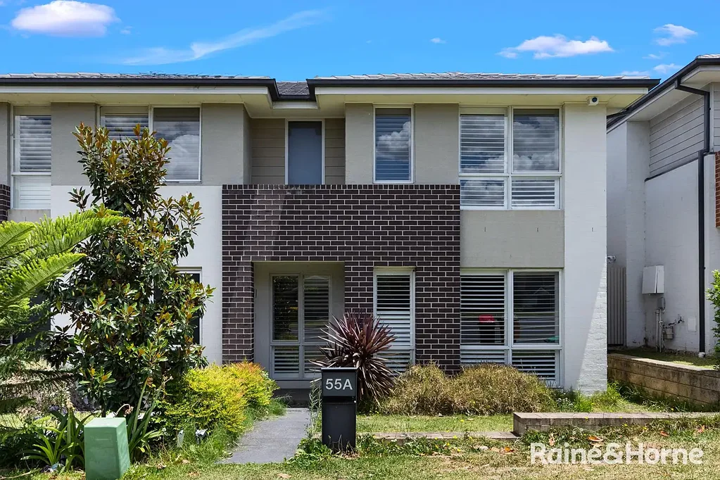 WHAT'S NOT TO LOVE? BEAUTIFUL THREE BEDROOM HOME FOR LEASE IN GLENFIELD!!!