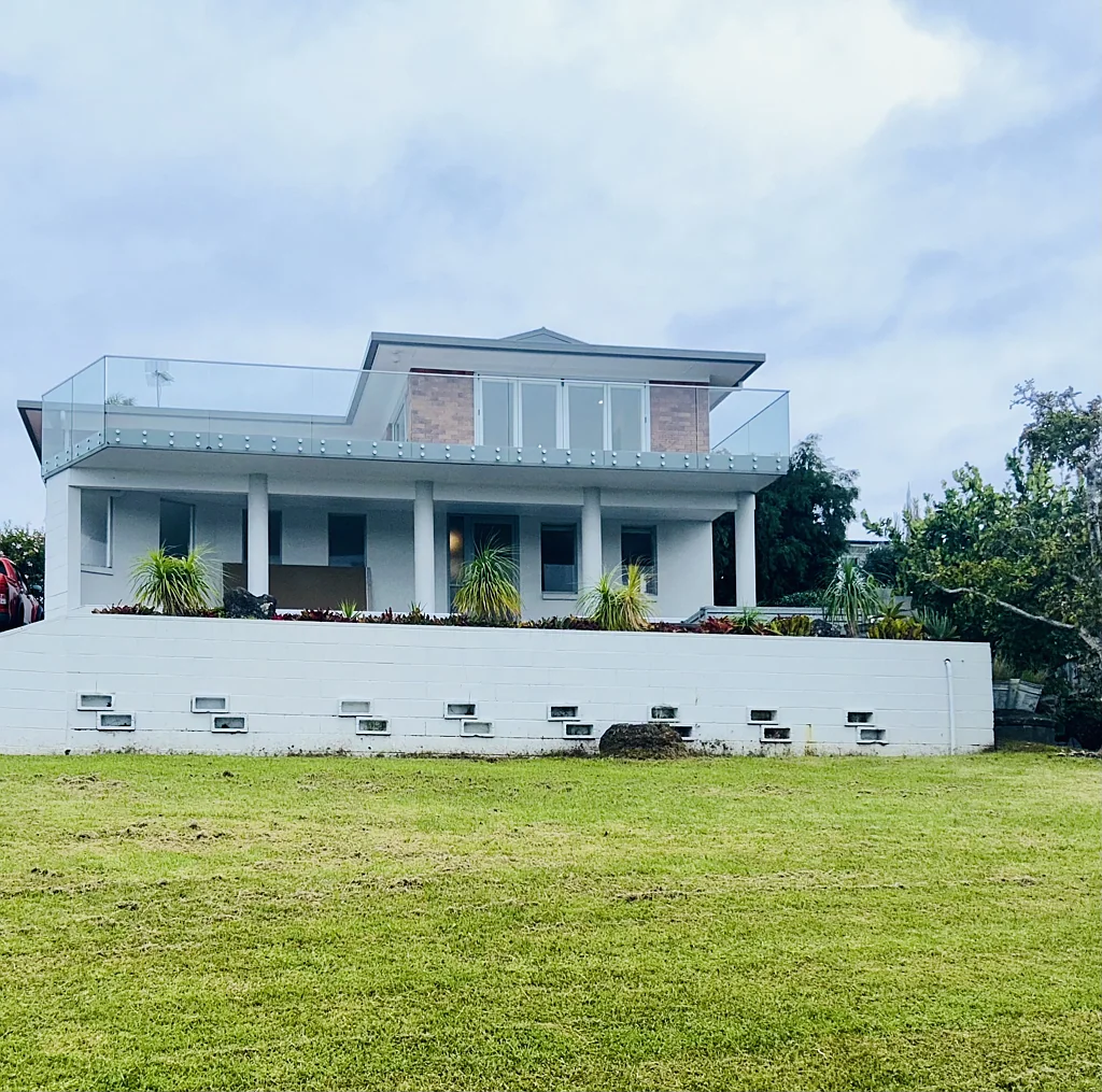 Spacious Family Living with Stunning Sea Views - 4/5 Bedroom Home in Prime Location