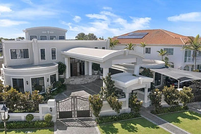 Paradise Point 5 Slaapkamer Top Luxury Home on a Private 1165m2 Block - Due North to Water