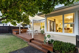 25 Crocombe Crescent, Beach Haven