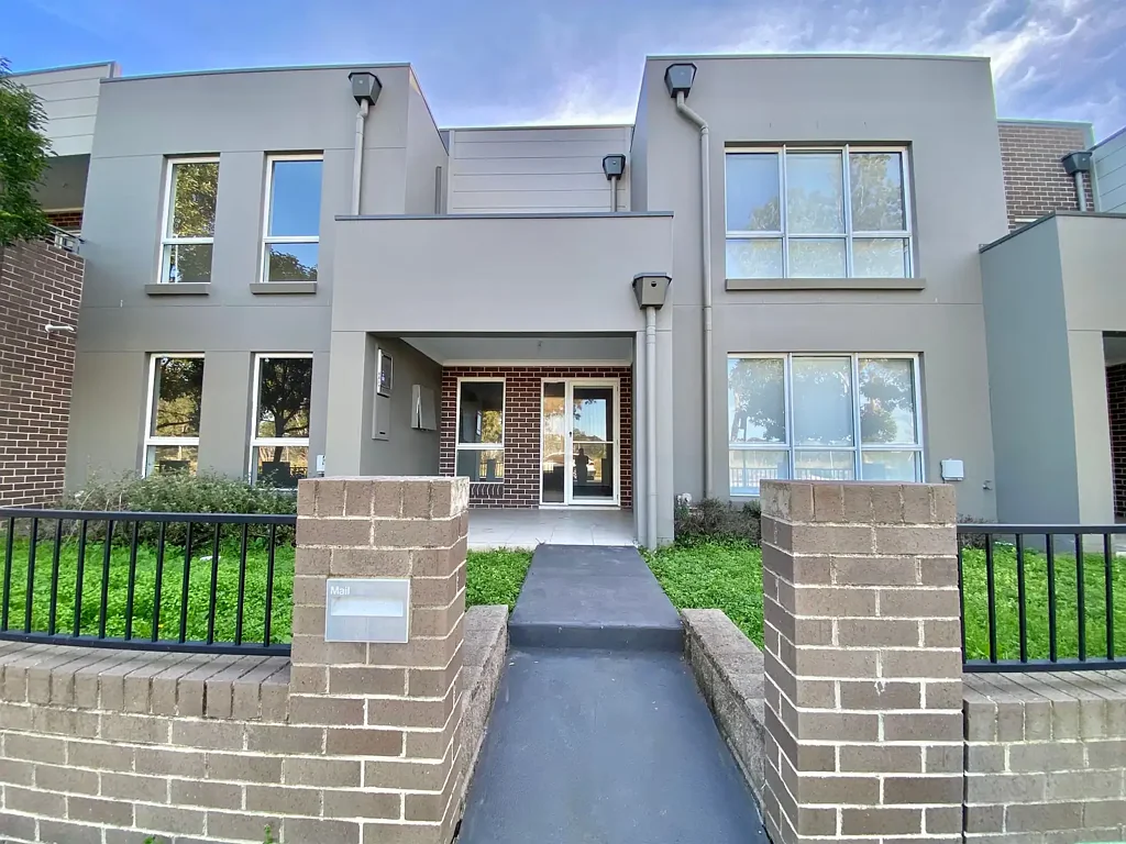 Luxurious Living in the Heart of Macarthur Heights!
