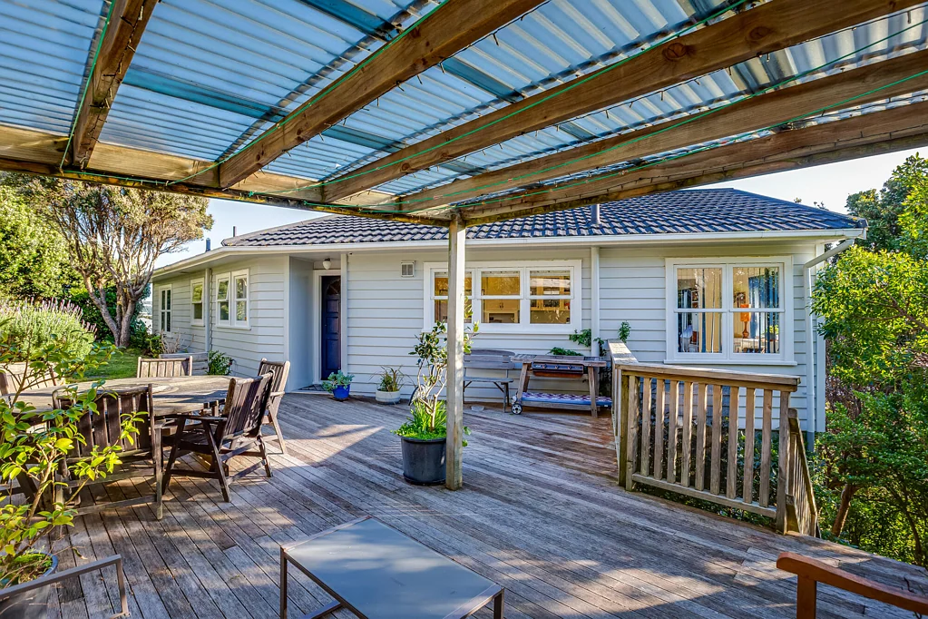 Miramar 4 Bedroom A MUCH-LOVED FAMILY HOME WITH SPECTACULAR VIEWS