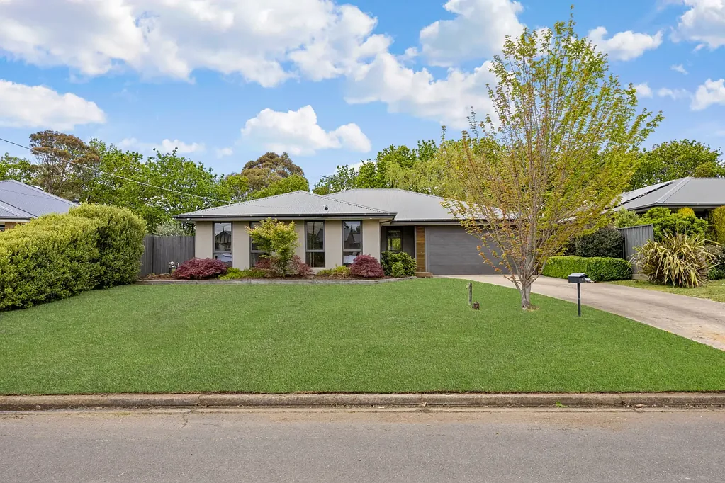 9 Carnegie Court, Gisborne, VIC 3437