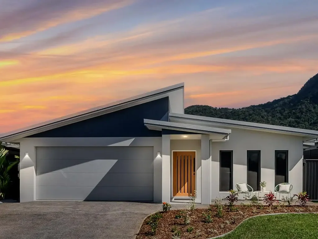 Mount Peter 4 Bedroom Luxury Brand-New Family Home with Pool & Stunning Outdoor Entertaining