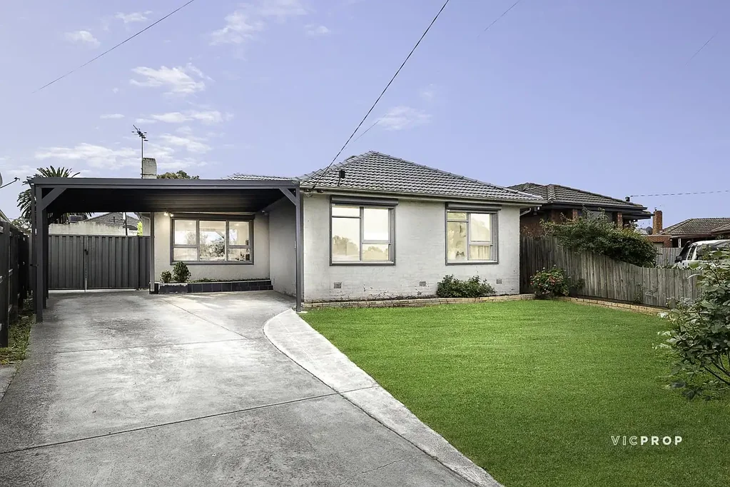 Fawkner 4ਬੈੱਡਰੂਮ Impeccable Poolside Retreat with Family-Friendly Flair