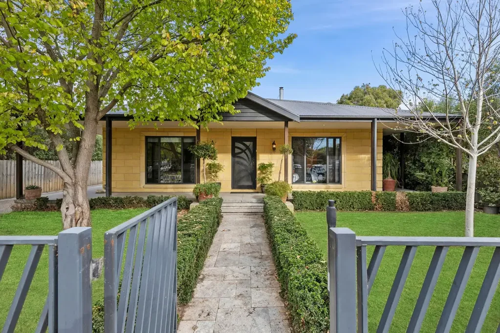 Inverleigh 4 Bedroom Discover Your Dream Home in Beautiful Inverleigh!