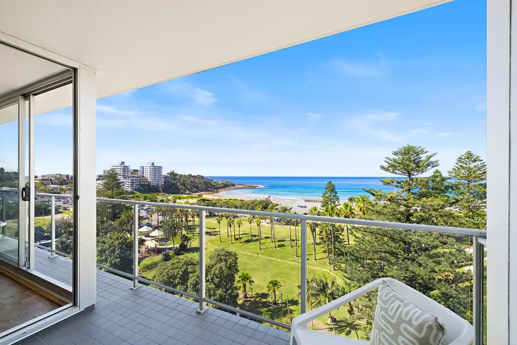 Freshwater 1 Bedroom Panoramic ocean outlooks from a bright sixth-floor coastal retreat