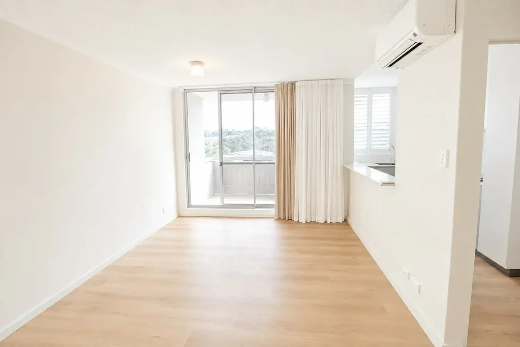 NEWLY RENOVATED ONE BEDROOM APARTMENT