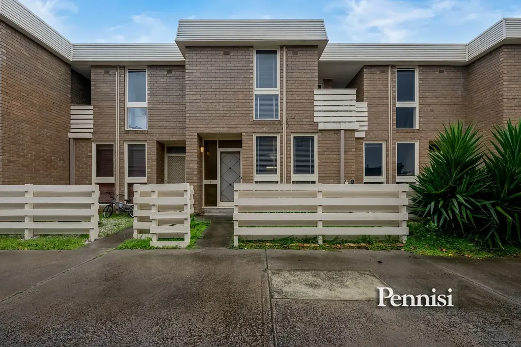 FOR LEASE BY PENNISI