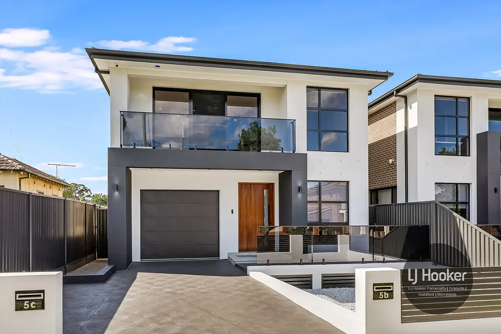 Merrylands 8房 全新建筑师设计 525㎡宽地块 8卧主宅 2卧granny flat 舒适空间 现代厨房 能效太阳能 便利交通 热门地段 Expression Of Interest