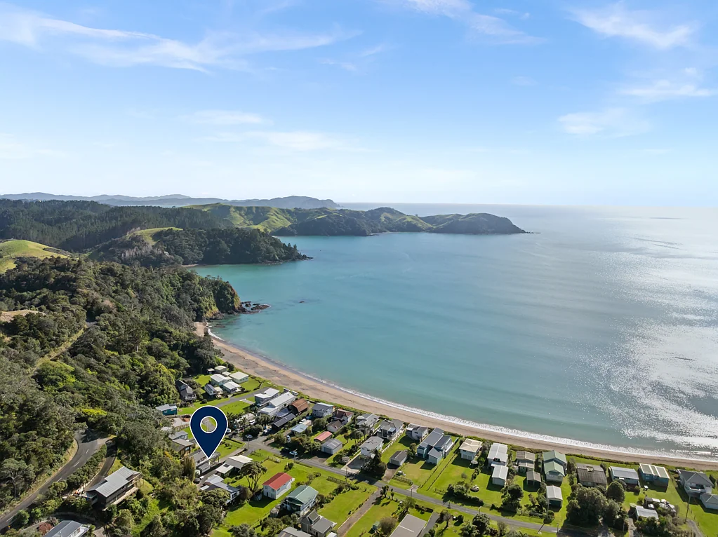 Oakura Coast Space, sun and sea at Teal Bay