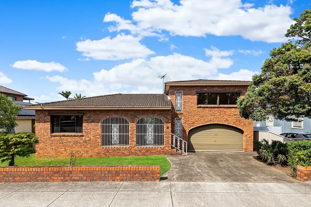 Kogarah Bay 3Kwarto Renovation Opportunity on a Generous 594sqm Parcel