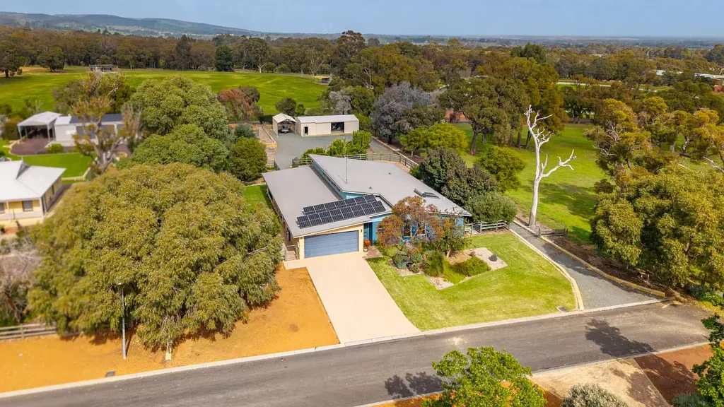 Waroona 4Habitaciones Room for the family, the toys and the lifestyle.