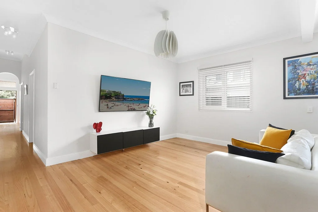 Bright modern semi in heart of bustling precinct