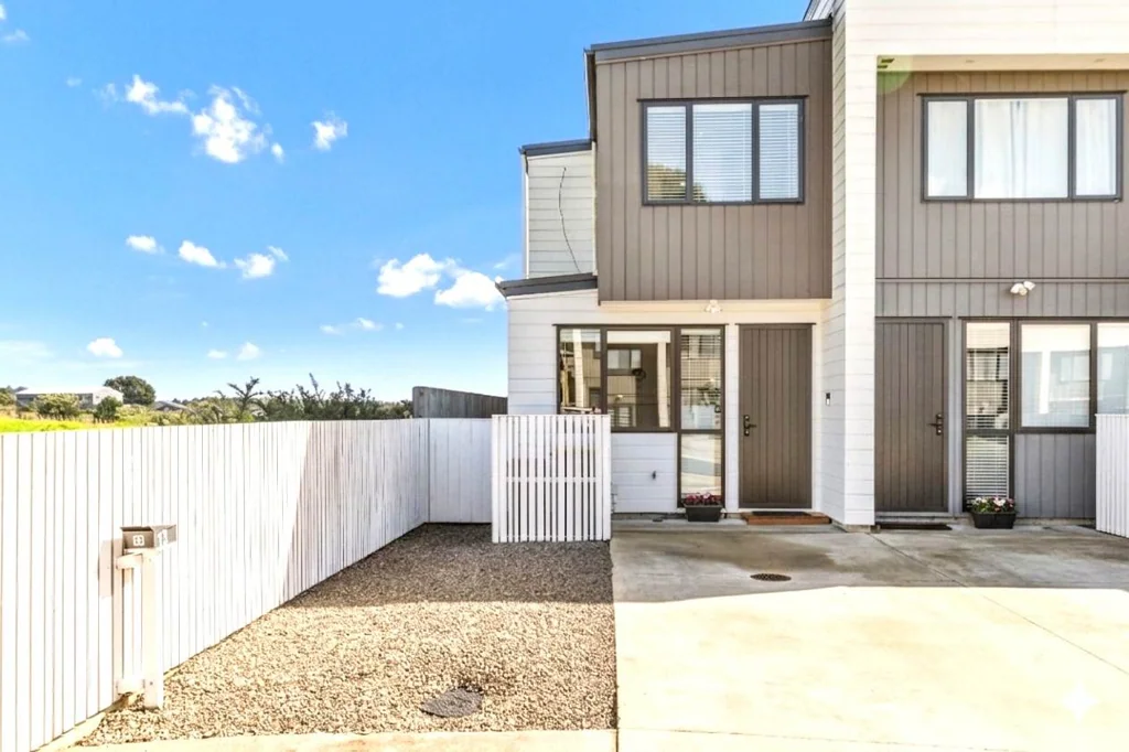 Flat Bush 3房  Freehold, Corner, 3 Brms, 3 Bthrms