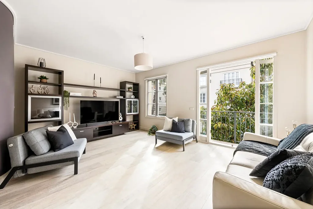 East Melbourne 2 Bedroom City Living, Garden Surrounds