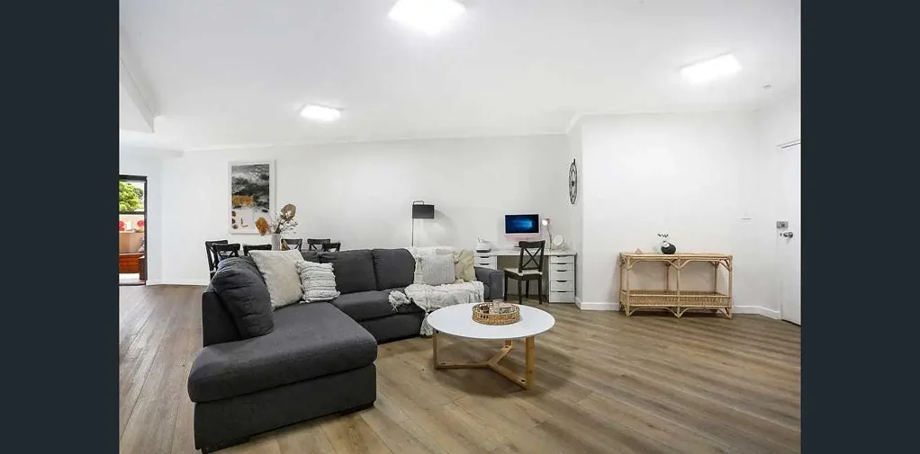 CORNER APARTMENT
