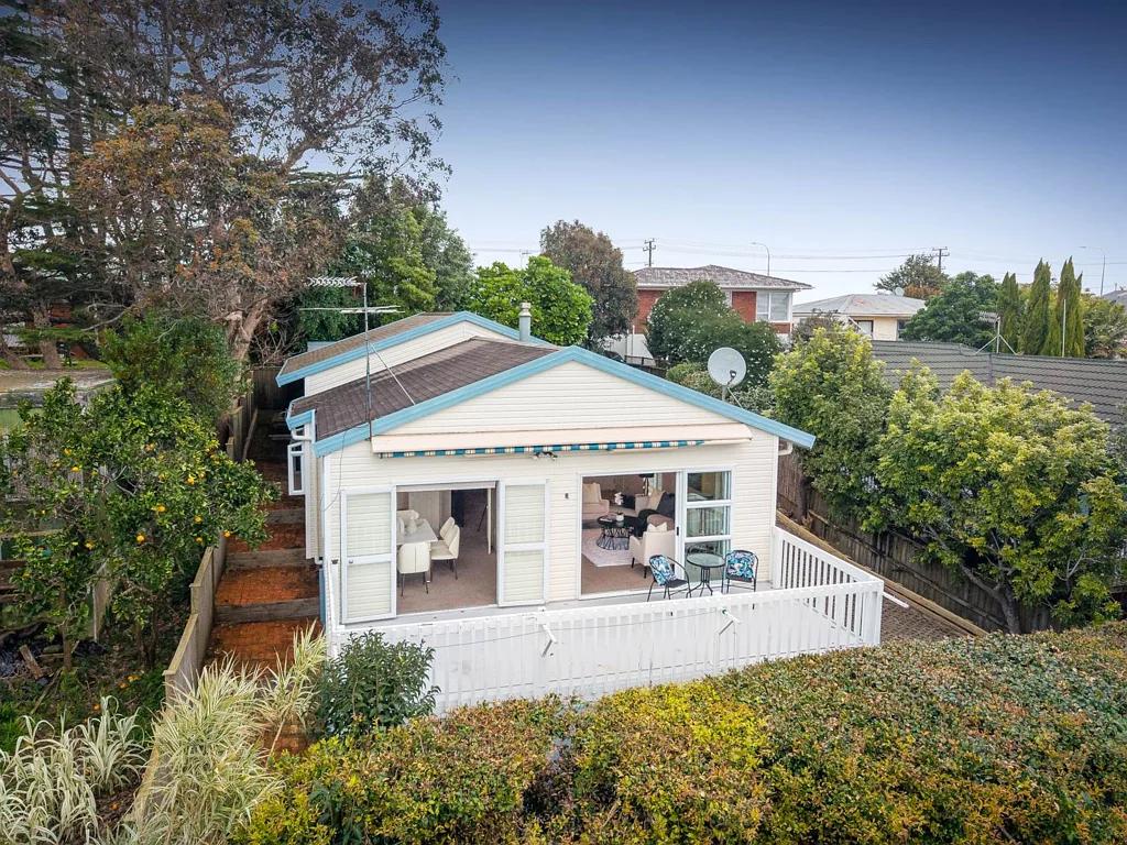 2/154 Sunset Road, Unsworth Heights, North Shore City, Auckland