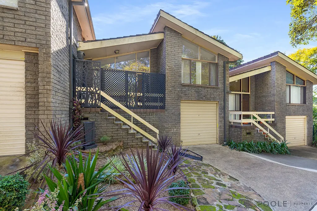 Springwood 2Kwarto Well presented two bedroom strata unit, 500m from Springwood village