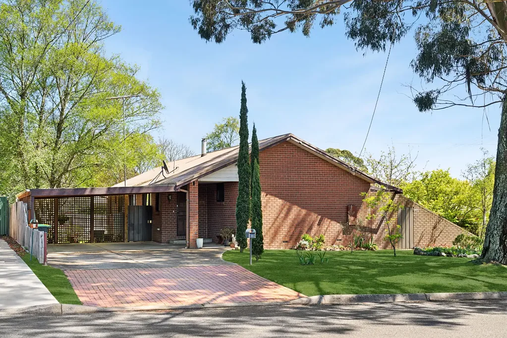 11 Stuart Drive, Woodend, VIC 3442