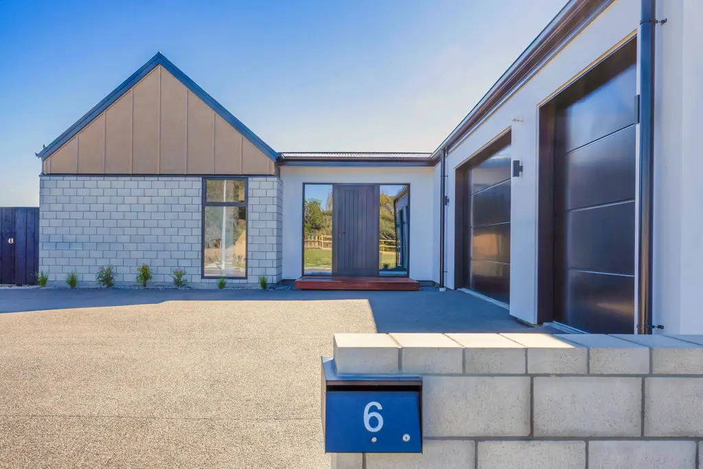 Rangiora 3Moenga High End Finish, 3 Car Garaging