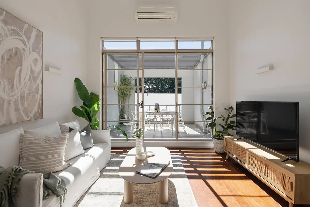 Paddington 2房 顶层静居 / 绝佳北向采光 / 优越地段 Top-floor sanctuary / magnificent north light / premier locale